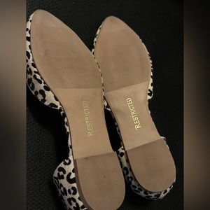 I’m selling a leopard print beige flat size 7